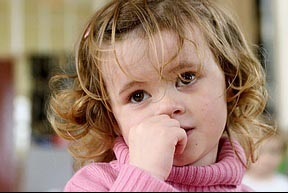 引起孩子抽动症的因素有哪些？